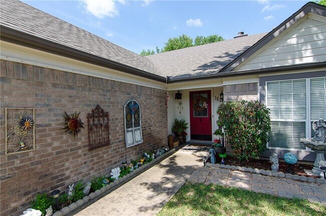 Building Photo - 16304 Kicking Bird Dr