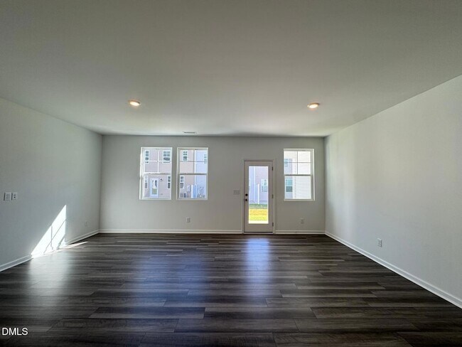 Foto del edificio - 261 Lily Patch Ln