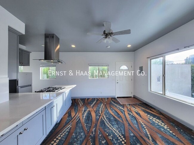 Foto del edificio - 934 E. Broadway-