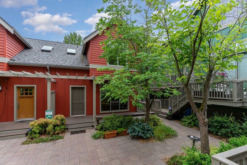 Foto principal - 2807 24th Ave S