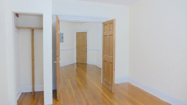 Building Photo - 382 Riverway