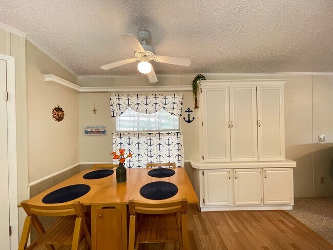 Foto del edificio - Recently renovated-3 bedroom/2 bathroom home-fully furnished-located in Tanglewood Subdivision