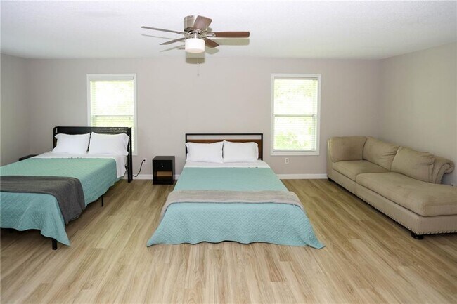 Foto del edificio - 7116 Blairs View Dr