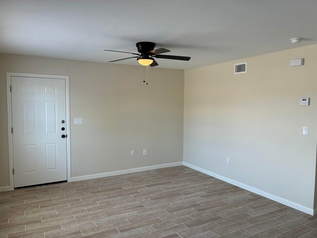 Building Photo - 705 Bustamante St