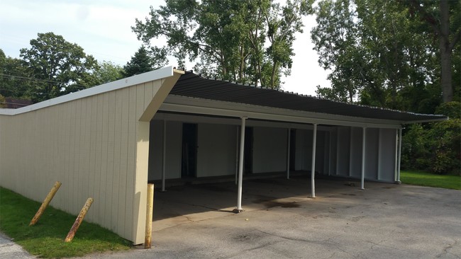 Building Photo - 1410 S Center Rd