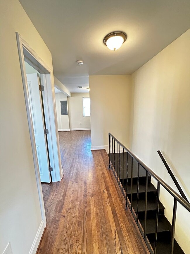 Building Photo - 8531 Chestnut Oak Road