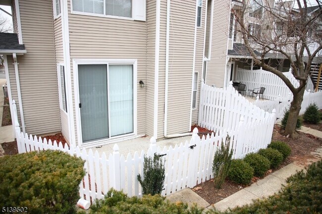 Building Photo - 23 Bentley Ct