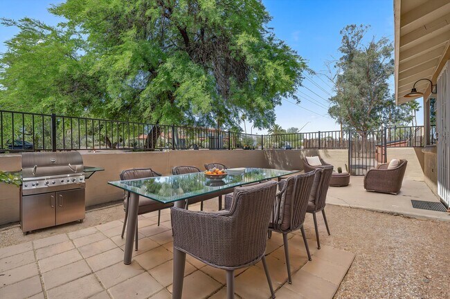 Foto del edificio - 1529 E Glenn St