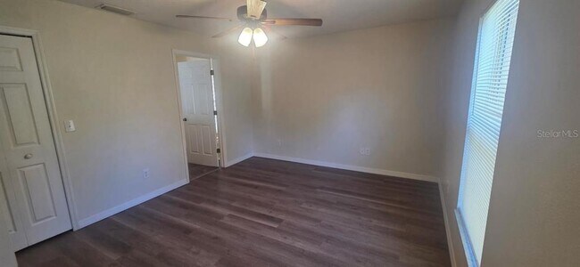 Building Photo - 10 Whittlesey Ln