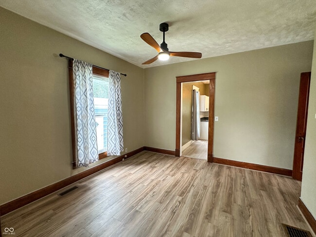 Building Photo - 408 W Walnut St