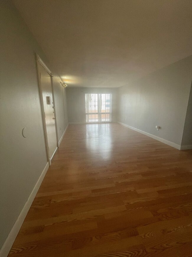 Building Photo - 1700 SW 16th Ct