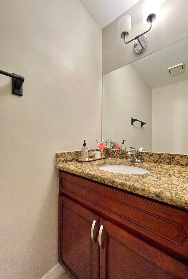 Foto del edificio - 1410 River Oak Dr