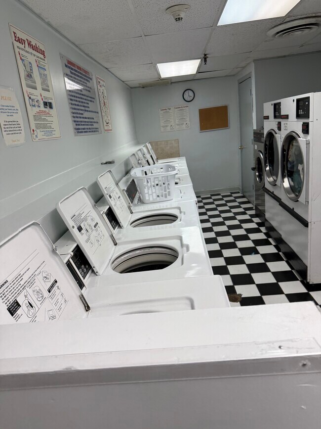 Foto del edificio - 300 S Roselle Rd