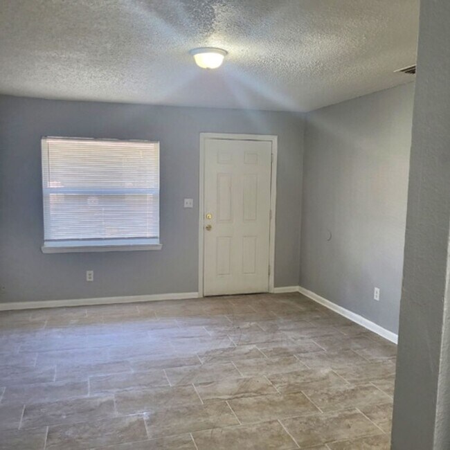 Foto del edificio - Cute 2Bedroom/1Bathroom Apartment Close to...