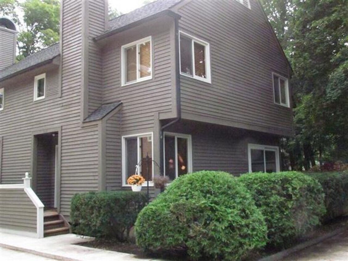 Foto principal - 2 Bedroom 2 Bathroom Condo close to Downto...