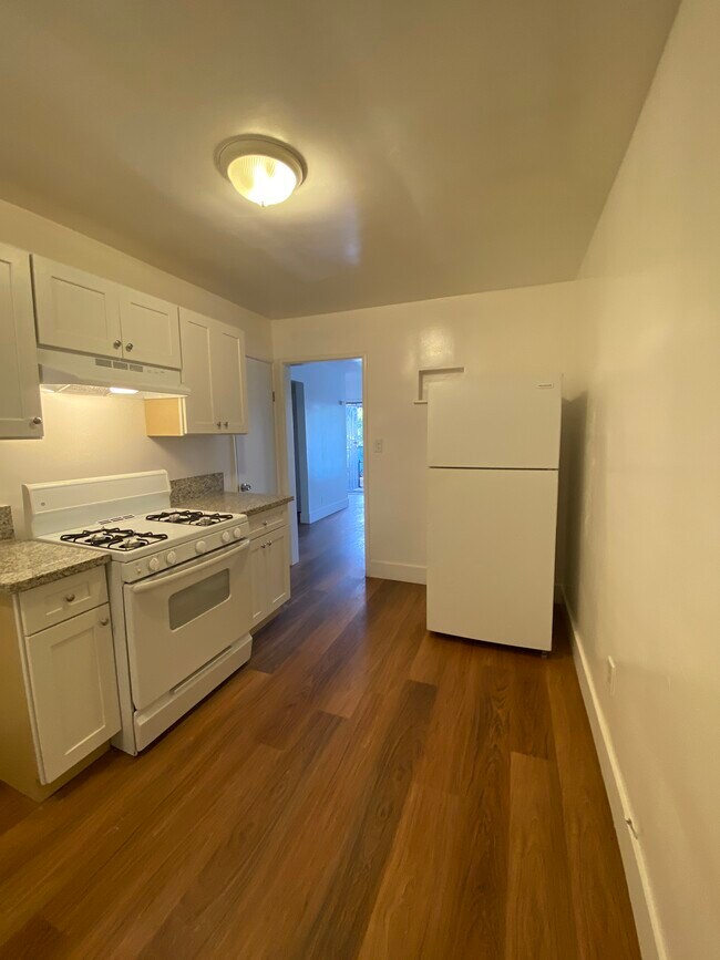 Foto del edificio - 3402 Mayfair Dr S