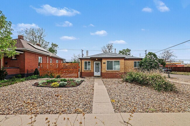 Foto del edificio - Platte Park Charmer with Sunny Spaces, Cool AC & a Private Backyard Retreat