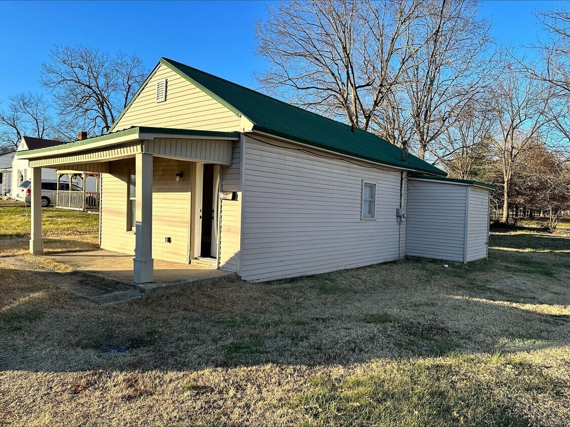 Primary Photo - Cozy Little House in Harrodsburg! Large Ba...