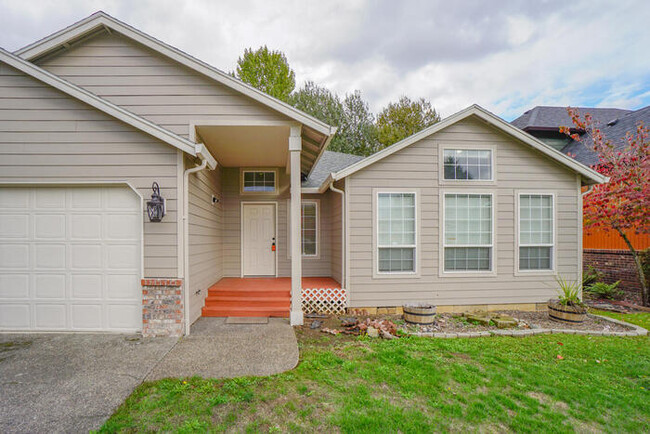 Building Photo - THREE BEDROOM WITH NEW FLOORING