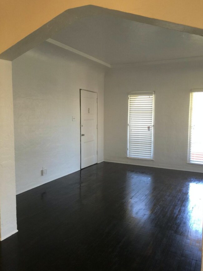 Building Photo - 1572 S Hayworth Ave