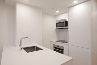 Building Photo - 3460 Rue Durocher