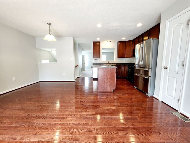 Building Photo - 3 bed/2.5 bath Townhouse in Westover - Ava...