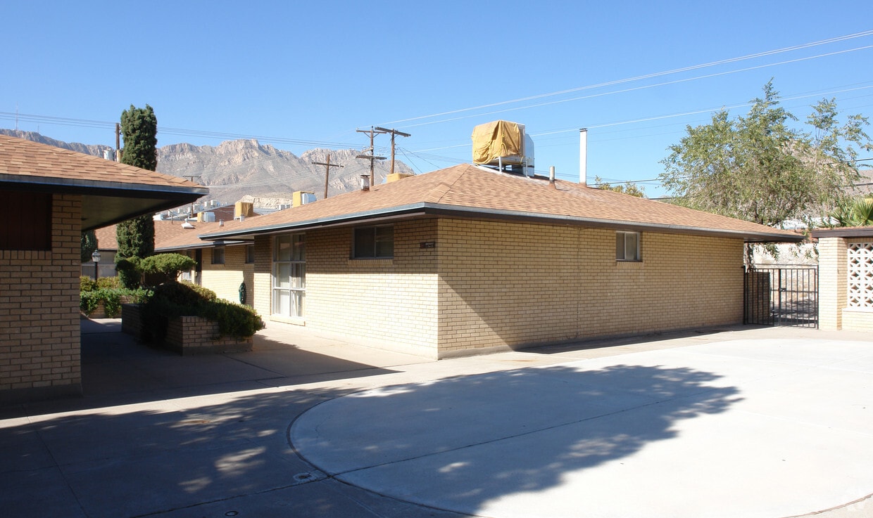 Building Photo - 2915-2929 Van Buren Ave