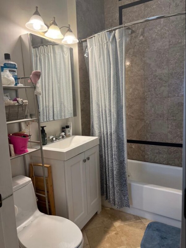 Foto del edificio - 530 N Oakley Blvd