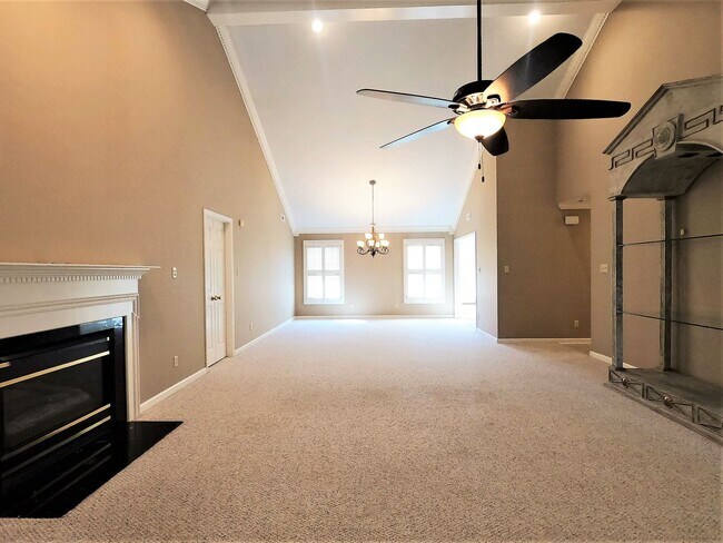 Building Photo - NORTHSHORE LANDING-all 3 bedrooms on the m...