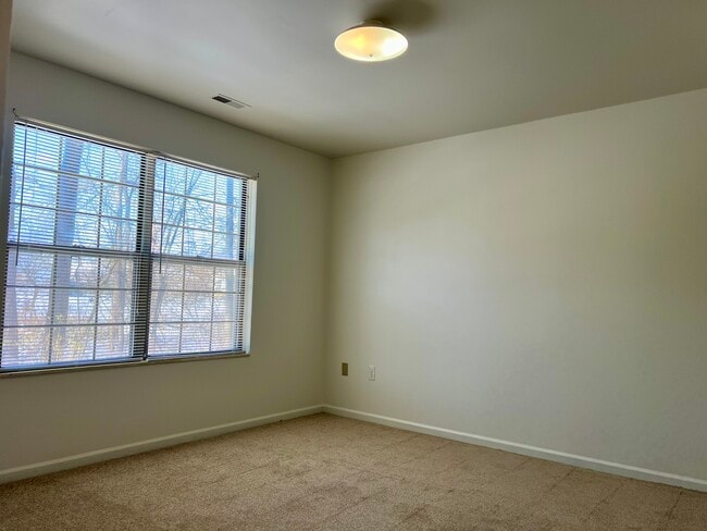 Building Photo - Isle Royal Apartments