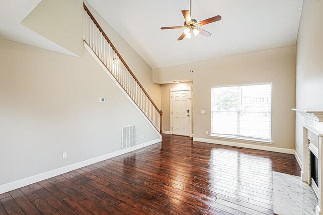 Building Photo - 102 Meadow Crest Ct