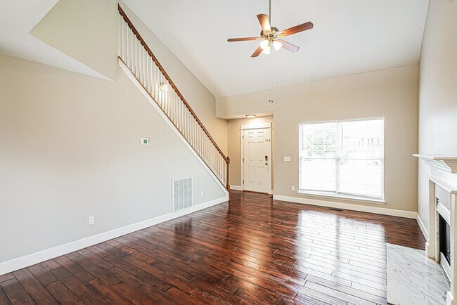 Foto del edificio - 102 Meadow Crest Ct