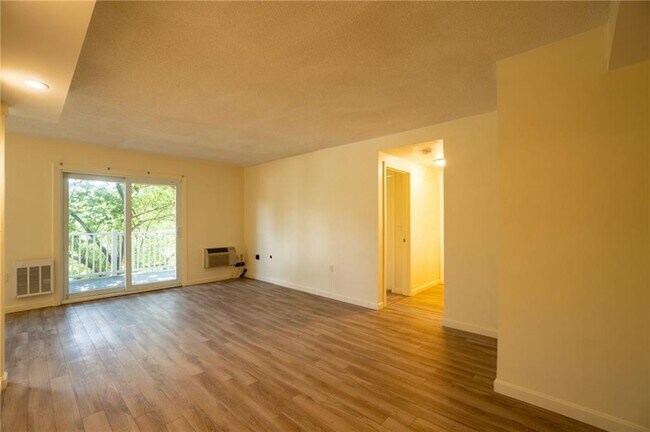 Foto del edificio - 45 Bullocks Point Ave