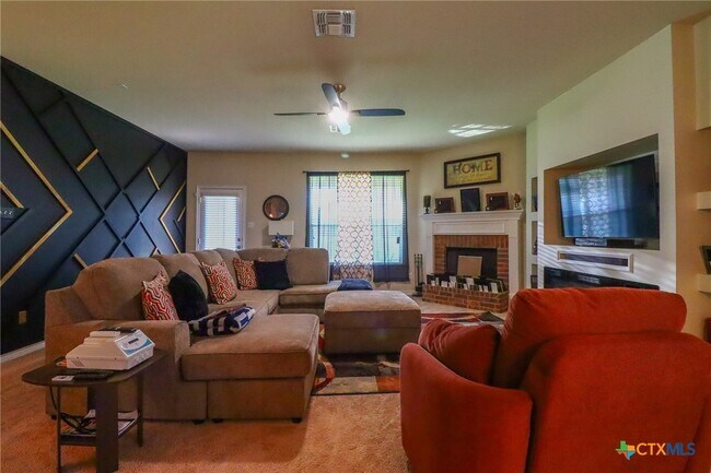 Building Photo - 802 Valentino Dr