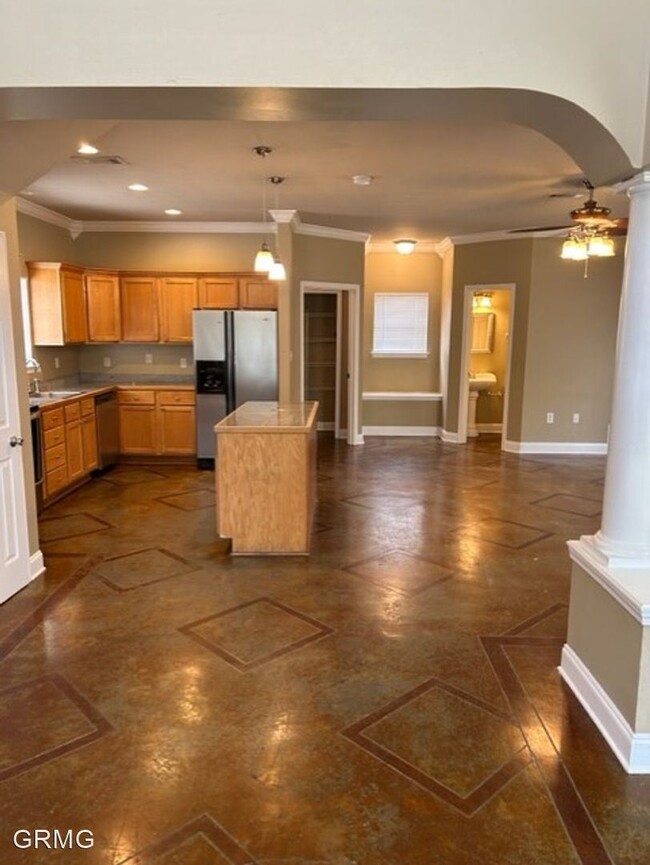 Building Photo - 3 br, 2.5 bath House - 311 N. Cherry St SFR