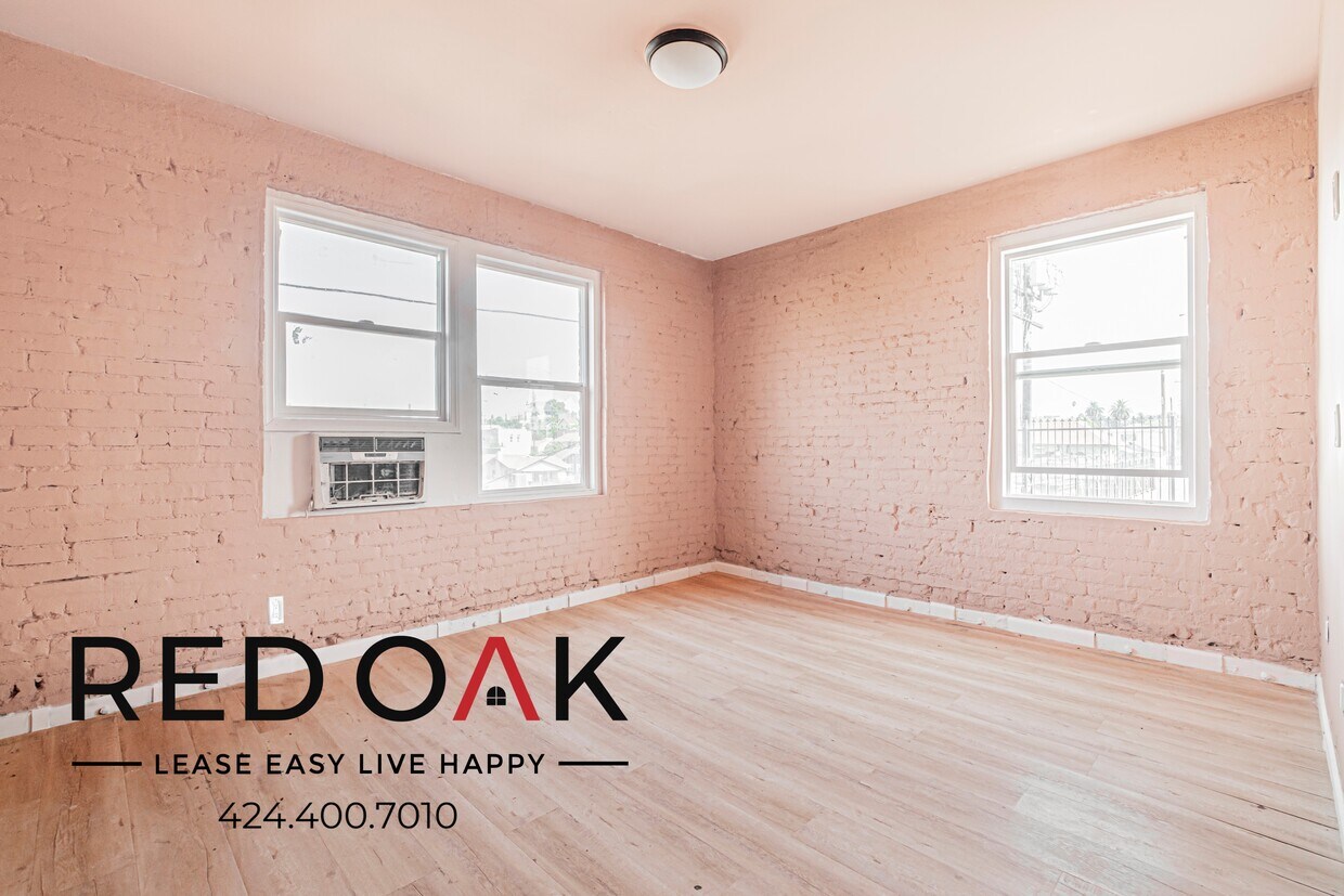 Foto principal - 2731 Beverly Blvd