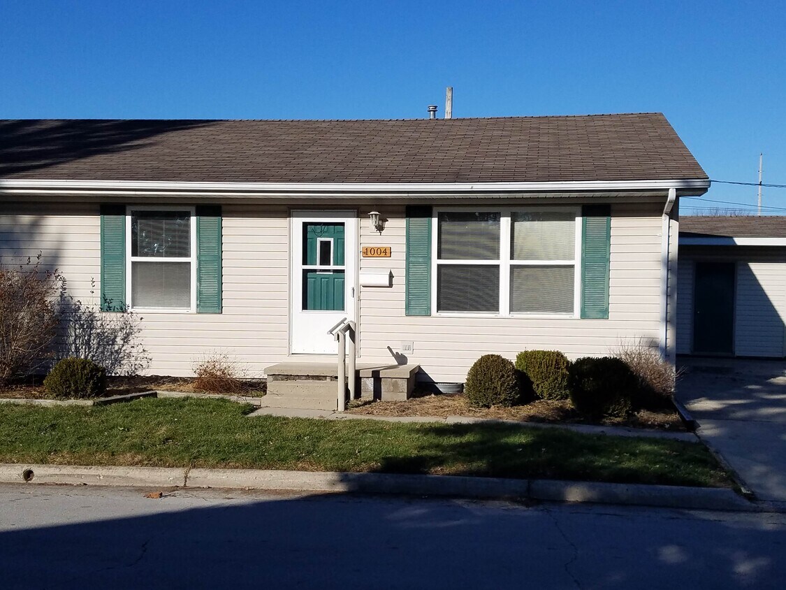 1004 Fisher Ave, OH 45895 Townhome Rentals in