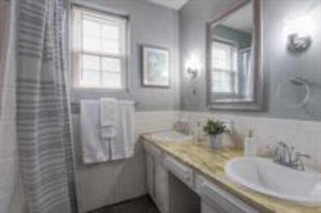 Foto del edificio - 8325 Lowell Ave