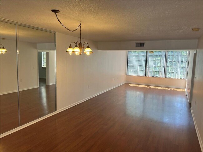 Building Photo - 1711 Whitehall Dr
