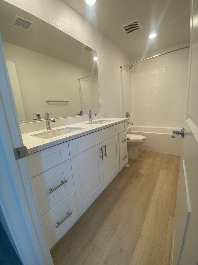 Building Photo - Like New 4 Bedroom Winchester Home Zoned for Temecula Schools