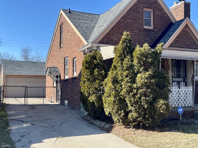 Building Photo - 3 br, 1.5 bath House - 5299 Farmbrook Street