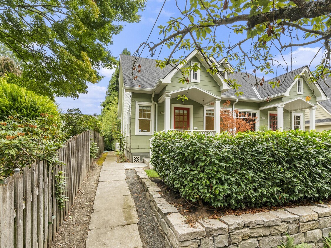 Foto principal - 2567 NW Raleigh St