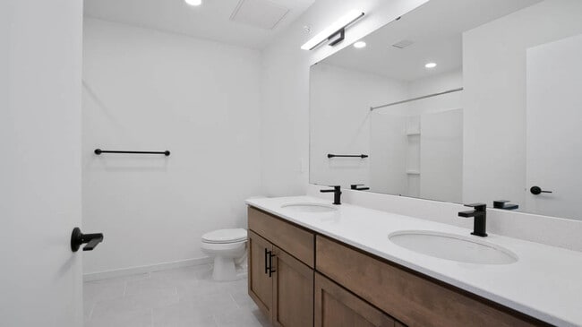 Unit 513 Bathroom - Andante