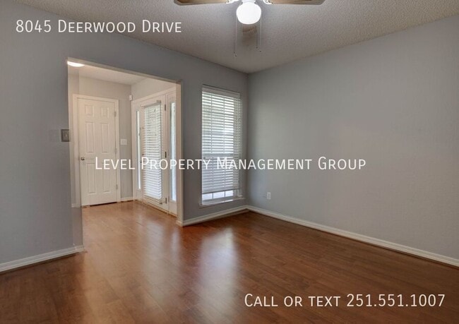 Foto del edificio - 8045 Deerwood Dr