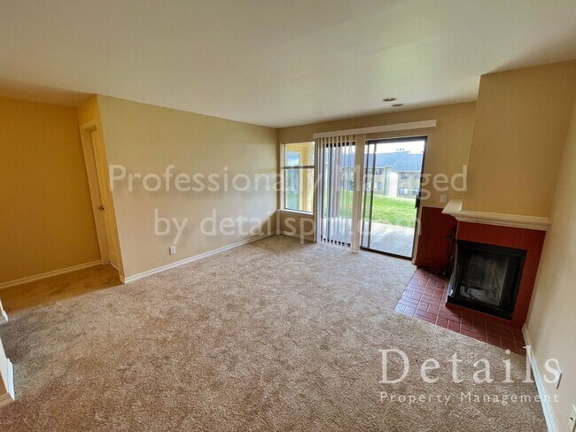 Building Photo - 2BR Bremerton Condo, Incl W/S/G