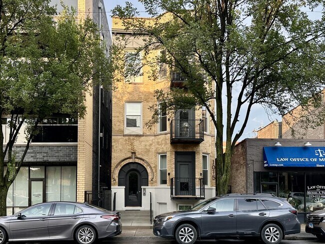 Building Photo - 1015 N California Ave