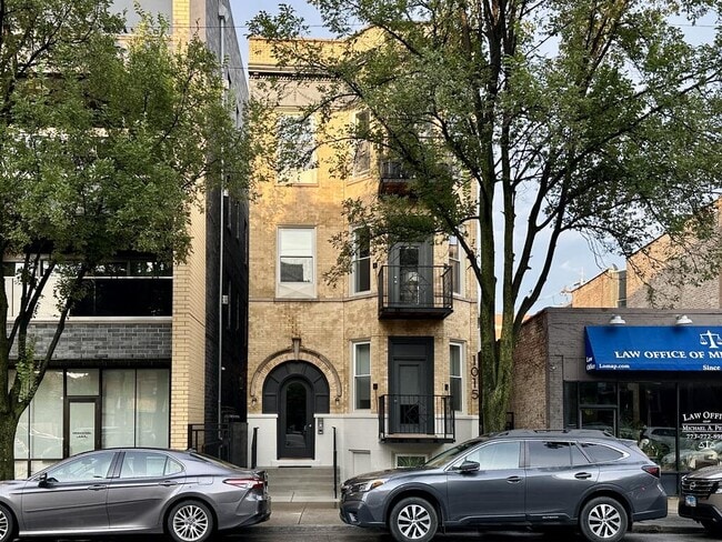 Building Photo - 1015 N California Ave