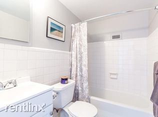 Foto principal - 8900 E Jefferson Ave