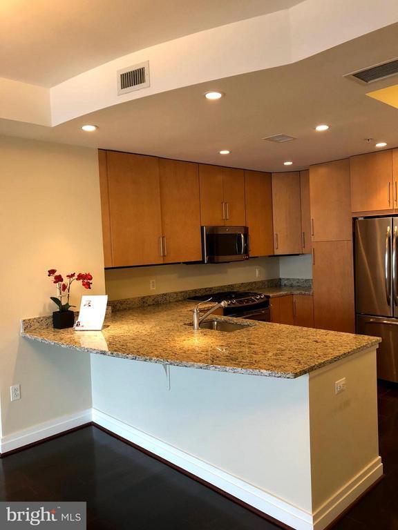 Foto del edificio - 8220 Crestwood Heights Dr
