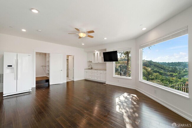 Foto del edificio - 296 Castle Glen Rd